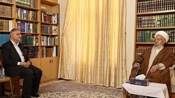 آیت‌الله مکارم‌شیرازی: مردم از نظر مسکن در رنج هستند / مردم رنج و مشکلات فراوانی دارند 