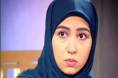 فیلم/ چیدمان شاهانه و شیک منزل معصومه کریمی مادر رویا در سریال کلینیک رویا/ از مبلمان مدرن و پیانو تا گل‌های روح بخش و دکوری های سنتی و هنری