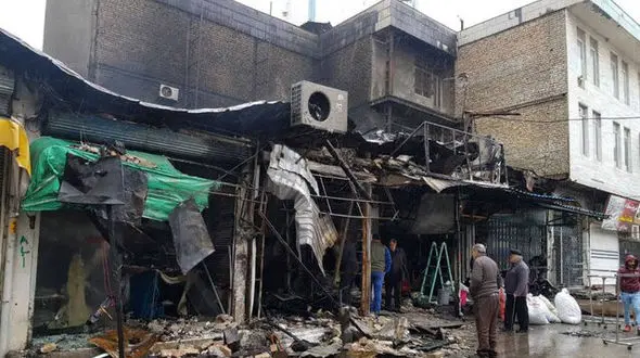 10 مغازه در چالوس طعمه حریق شد + عکس 