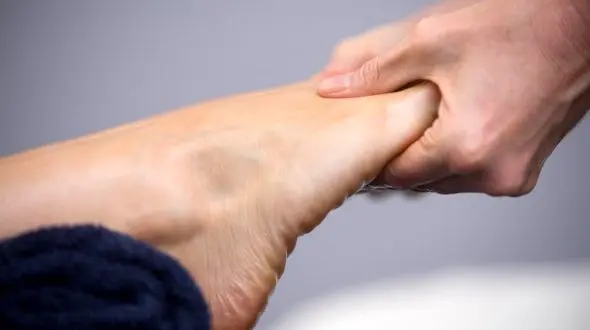 گرفتگی پا هنگام خواب چه علت هایی دارد؟