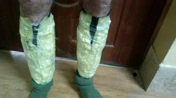 پاهای این مسافر خارجی شیشه ای بود + عکس جالب