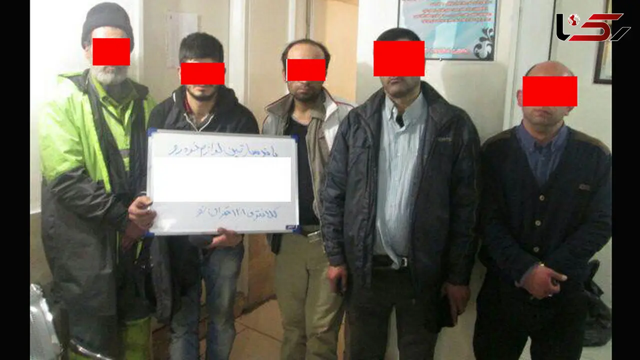 دستگیری تبهکاران توسط گشت کلانتری 128 تهران نو / این مرد با لباس شهرداری در بین تبهکاران چه می کرد+عکس 
