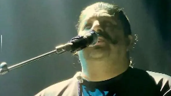 فیلم/ رونمایی بهنام بانی از آهنگ جدیدش به نام بی معرفت با پیانو نوازی و اجرای زنده آن / رفتی چه دردی حرف آخرت داشت ...