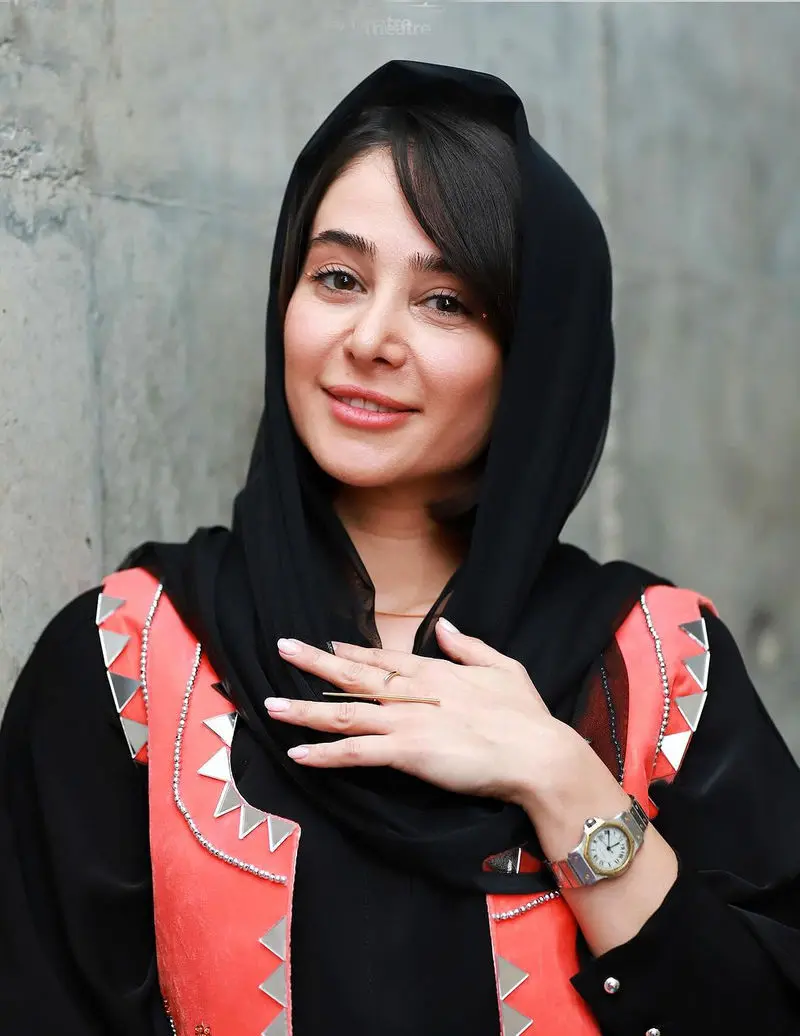 تاریخ وبگردی |نگاهی به خوشتیپی "الناز حبیبی" با استایل سنتی قدیمی جلب‌ توجه کرد