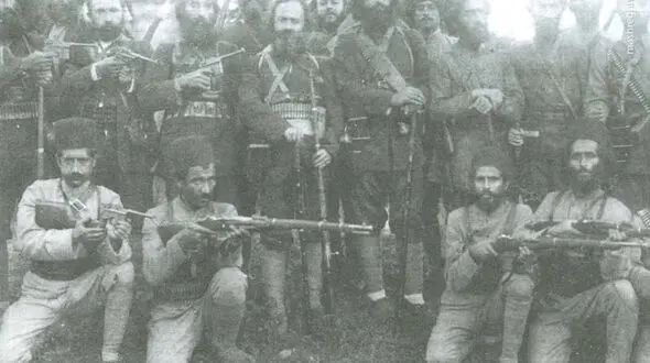 
سردار جنگل و سربازانش +عکس
