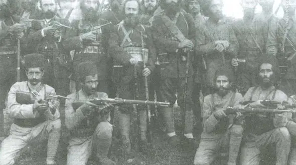 
سردار جنگل و سربازانش +عکس
