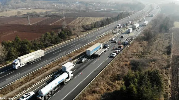 فاجعه ای توسط با چرت زدن راننده کامیون رخ داد + فیلم