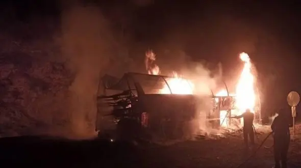 ماجرای آتش گرفتن اتوبوس مسافربری در محور جبالبارز به جیرفت