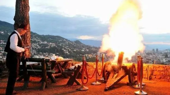 توپ افطار در بوسنی +تصاویر 