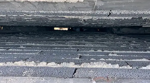 لمس مرگ میان دیوار 2 ساختمان / حبس جوان بندرعباسی + عکس

