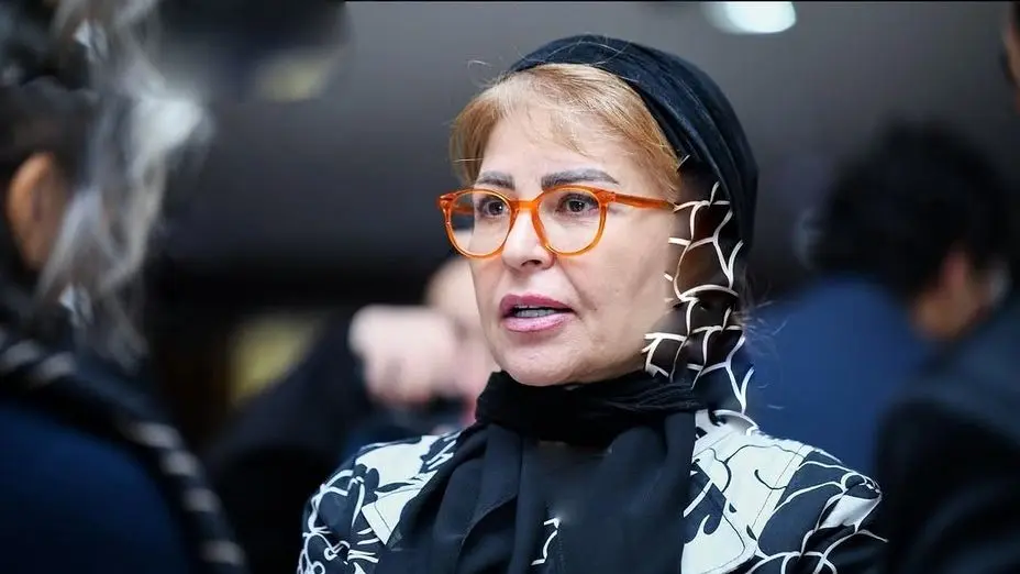 نگاهی به حضور بازیگران در مراسم یادبود همایون ارشادی / از اکرم محمدی تا مهراوه شریفی‌نیا از امین حیایی تا امین حیایی، رضا ناجی و...