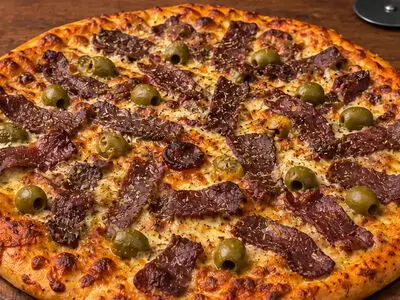 پیتزا استیک و زیتون خانگی درست کنیم؟ / گزارش تصویری از مراحل پخت 