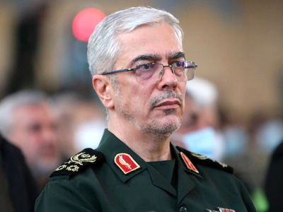عکس / سفر در زمان؛ «سرلشکر باقری، سردار سلیمانی و عزیز جعفری» در اوج جوانی در طبیعت؛ دهه 60