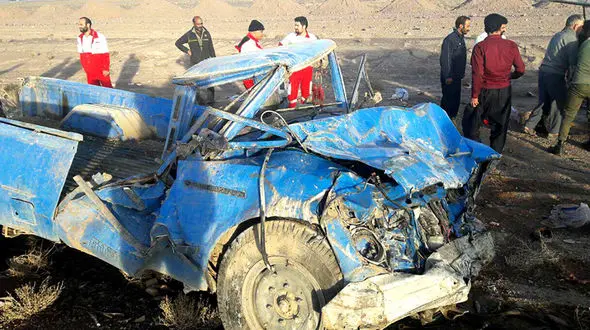 تصادف مرگبار نیسان آبی با پل آهنی در الیگودرز