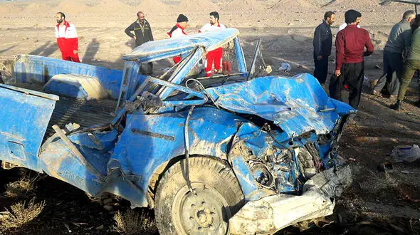 تصادف مرگبار نیسان آبی با پل آهنی در الیگودرز