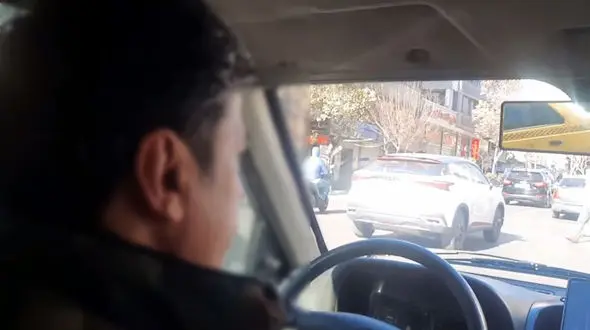 روایت پدری که درگیر تامین نیازهای اولیه خانواده است؛ خواب در ماشین و یک وعده غذا در روز! + فیلم