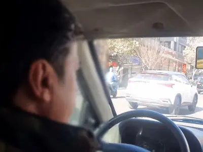 روایت پدری که درگیر تامین نیازهای اولیه خانواده است؛ خواب در ماشین و یک وعده غذا در روز! + فیلم