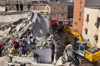 عکس های انفجار مرگبار در ساختمان 4 طبقه اهواز / ساکنین زنده به گور شدند