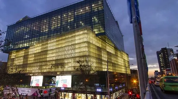 جزئیات خودکشی کیانوش سنجری با سقوط از بالکن مجتمع چارسو در خیابان جمهوری