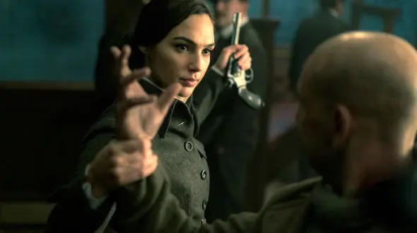 زن شگفت‌انگیز جوخه انتحار را پشت سر گذاشت+عکس