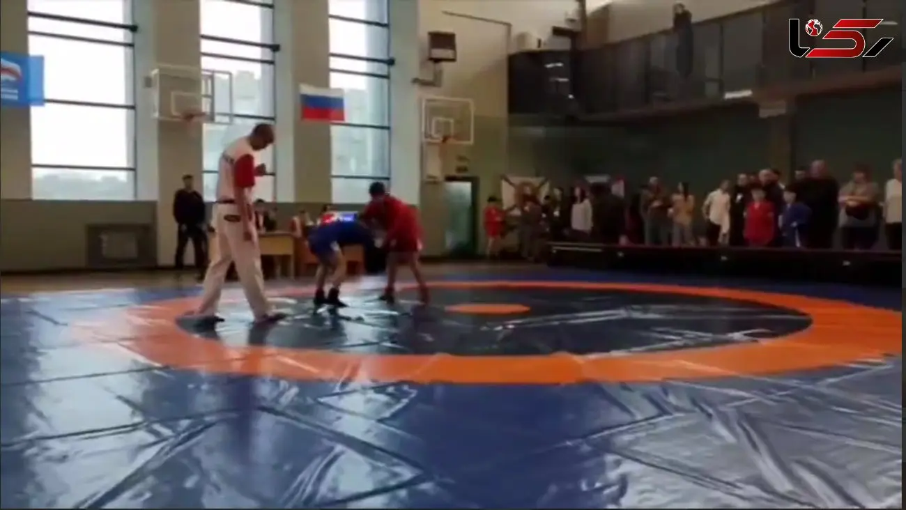 فیلم وحشتناک از انفجار در سالن کشتی در حین یک مسابقه / همه شوکه شدند