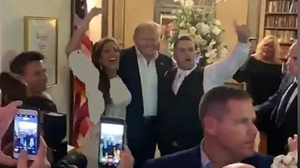 حضور غیرمنتظره ترامپ در یک مراسم عروسی+ عکس