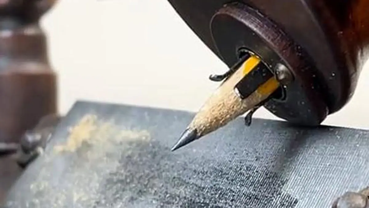 چطور دانش‌آموزان ۱۹۲۰ مدادهایشان را تیز می‌کردند