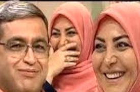 فیلم / سعید عزیزی : 3 تا دختر دارم .. / یه روز هندونه خریدم گفتم یکی سینی بیاره ... یکی چاقو بیاره ...یکی ...با پیژامه راه راه بابایی نشستم .../ گل هندونه حسرت کودکی و بزرگیمه ... تا حالا تنهایی ...