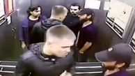 صحنه زد و خورد عجیب 4 جوان در اطاقک آسانسور + فیلم