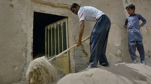 833 زن و مرد و کودک با طوفان خاک راهی بیمارستان شدند / در سیستان و بلوچستان رخ داد + فیلم