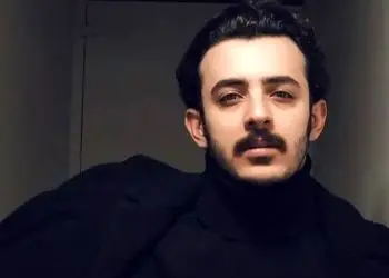 عکس/ قاب صمیمانه علی شادمان درکنار سحردولتشاهی و حدیث میر امینی در پشت صحنه تئاتر