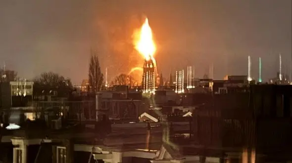 کلیسای ۱۵۰ ساله آمستردام قربانی شعله های مرگبار + فیلم