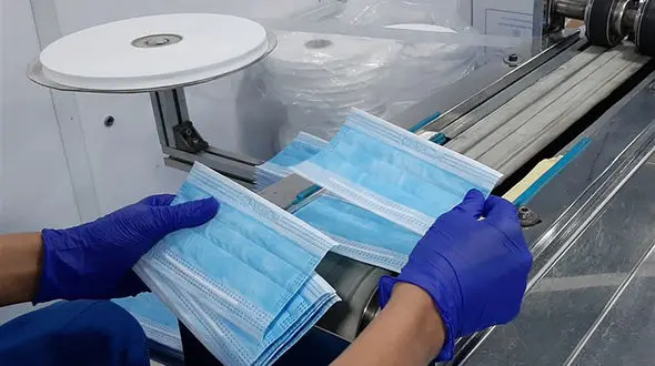 قیمت مصوب ماسک ۱۳۰۰ تومان است غیر از این باشد تخلف است