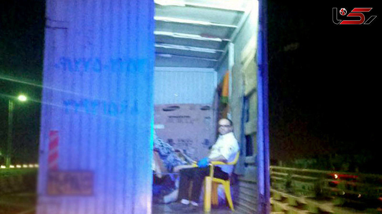 دردسرهای زن ۳۰۰ کیلویی قمی برای رفتن به بیمارستان / انتقال با کامیون به کمک اورژانس و آتش نشانی +عکس