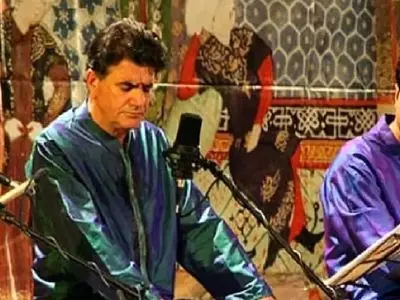 فیلم آواز باشکوه /آهنگ باده بگردان ساقیا با صدای شجریان های بزرگ پدر و پسر شاهکار شده