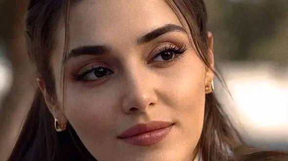 رونمایی از پدر جنتلمن، خوشتیپ ولی کچل هانده ارچل، ستاره سینمای ترکیه/ پدر و دختر اصلاً شباهتی ندارن!+عکس