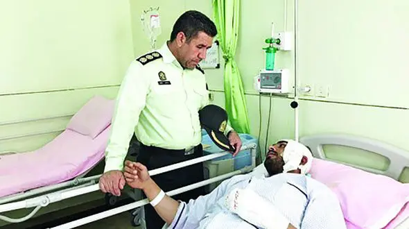 گفت و گو با سرباز فداکار کلانتری بهارستان تهران / مرد فراری با پراید از روی او رد شد + عکس