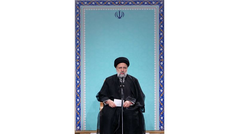 آیت الله خامنه ای رهبر انقلاب اسلامی در دیدار سید ابراهیم رئیسی رئیس‌جمهور و اعضای هیئت دولت