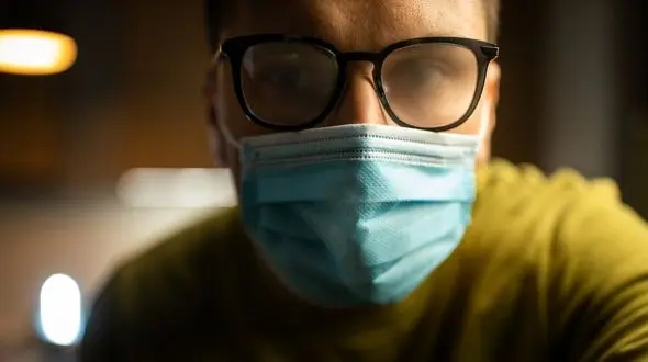 عینکی ها کمتر مبتلا به کرونا می شوند + علت