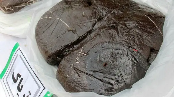 کشف ٤ کیلوگرم تریاک از کیف جامانده مسافر در میانه