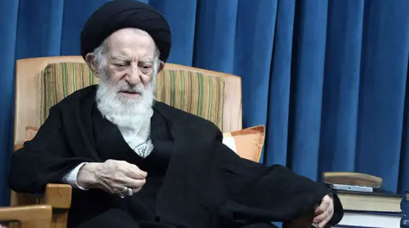  آقای خوئینی‌ها پس از انتخاب آیت الله خامنه‌ای به عنوان رهبر نگران گرایش ایران به آمریکا بود