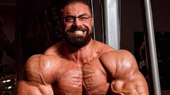 فیلم ضجه های بهروز تابانی در مراسم تشییع باشکوه پیکر فرامرز عزیزی، بدنساز فوت شده ایرانی/ قلب های کوچک و مهربان در بدن های غول آسا ...