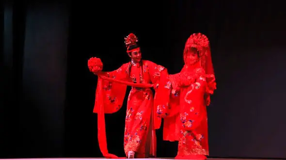 چینی ها در گرگان غوغا کردند/ ادای احترام به فردوس کاویانی + عکس