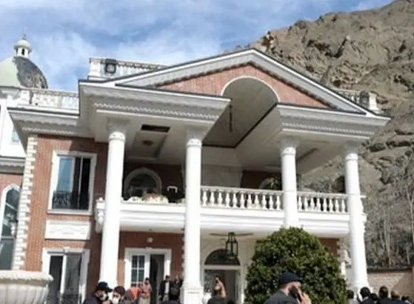 فیلم لحظه تخریب قصر لوکس شخص معروف در جاده چالوس /  کوه را هم تراشیده بود!