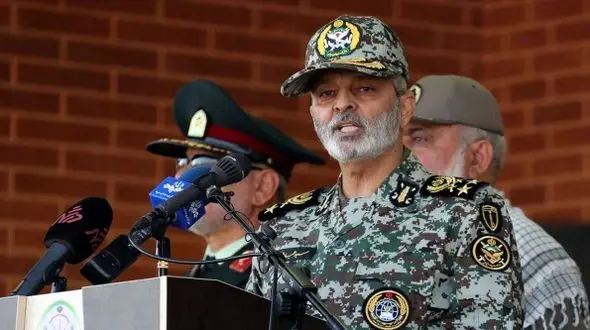 عکس سفر در زمان /  «سرلشکر باقری، حسن روحانی و سرلشکر موسوی» همزمان کنار رهبری