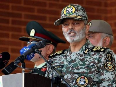 عکس سفر در زمان /  «سرلشکر باقری، حسن روحانی و سرلشکر موسوی» همزمان کنار رهبری