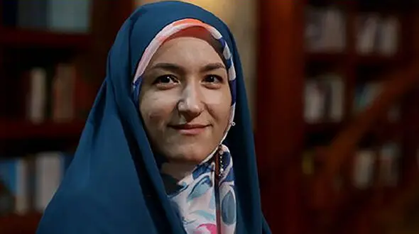 فیلم / نماز خواندن دختر بی حجاب تهرانی در نمازخانه ! / باورنکردنی در آنتن زنده !