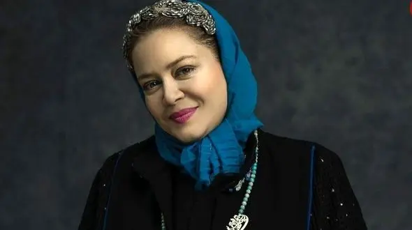 نگاهی به مدل مانتو اصیل ایرانی بهاره رهنما با طراحی منحصربفرد/ هم شیک هم با حجاب+عکس