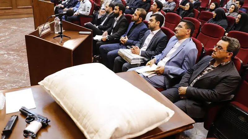 عکس بالشت 2 نجفی در  دادگاه