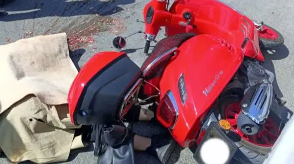 مرگ تلخ خانم موتور سوار در تصادف با کامیون / بانوان ایرانی منتظر مصوبه گواهینامه زنان